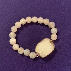 Beaded bracelet with stone